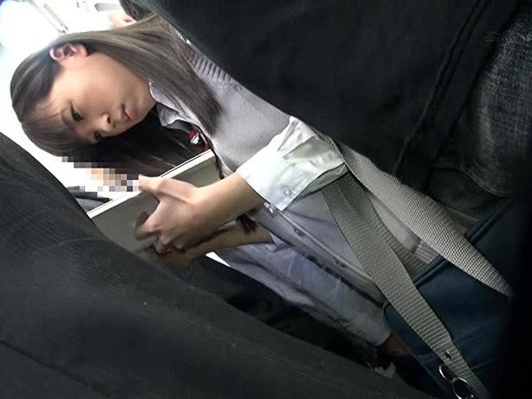 清楚系女子校生が顔を歪ませながら痴漢のお触りに耐える…チンポ擦り付けられお尻にねっとりザーメンぶっかけ！！